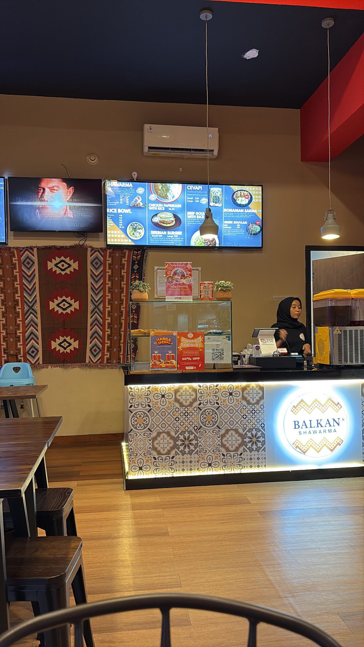 Balkan shawarman